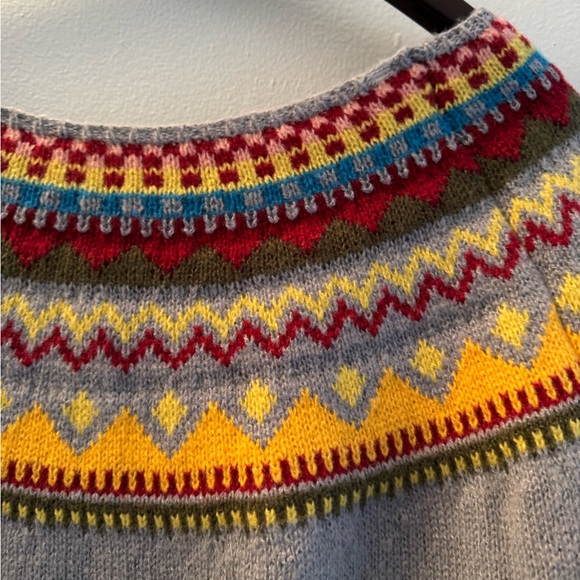 Colorful Patterned Sweater Size XL - Picture 8 of 9